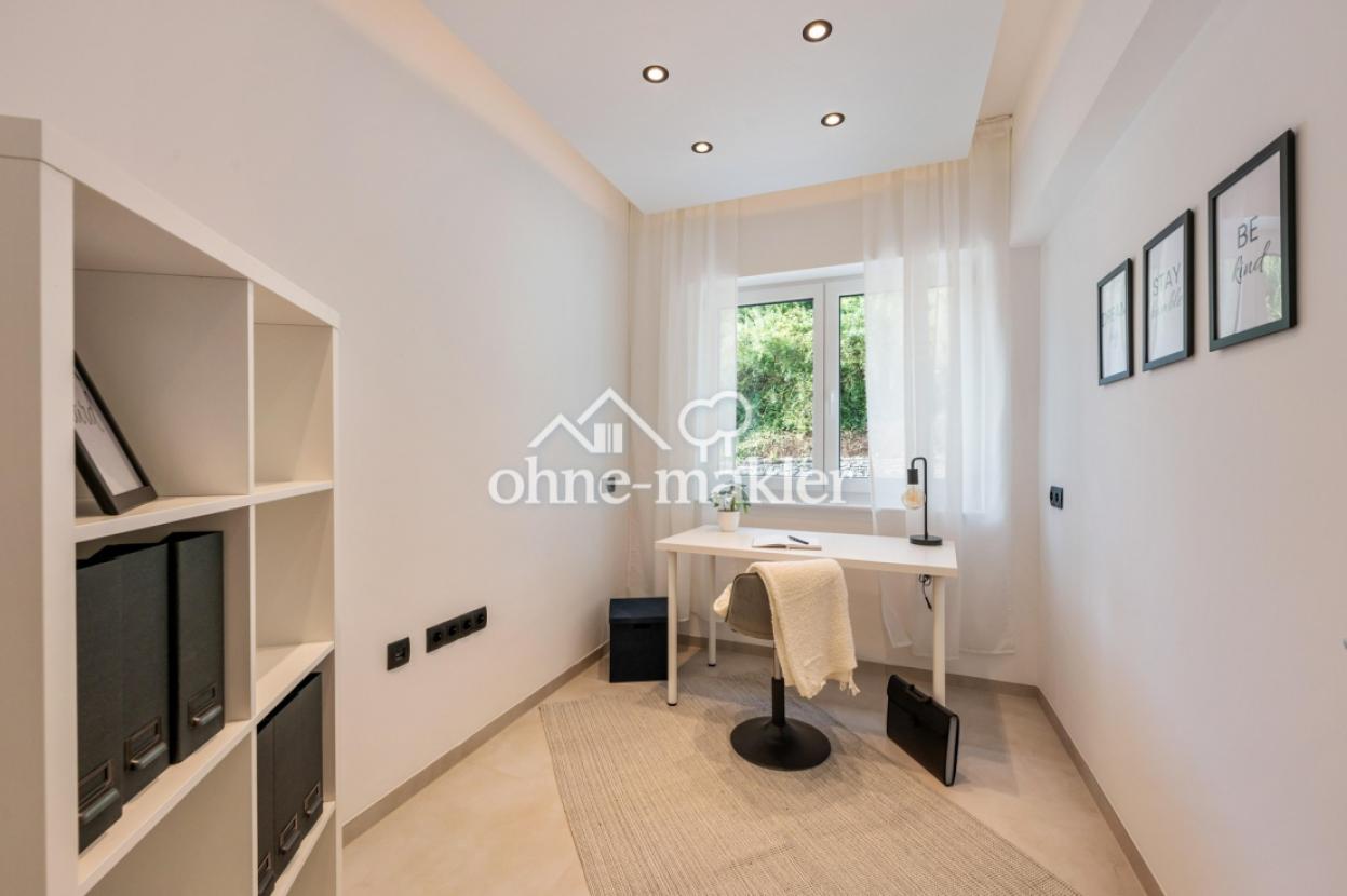 Arbeits- oder Kinderzimmer