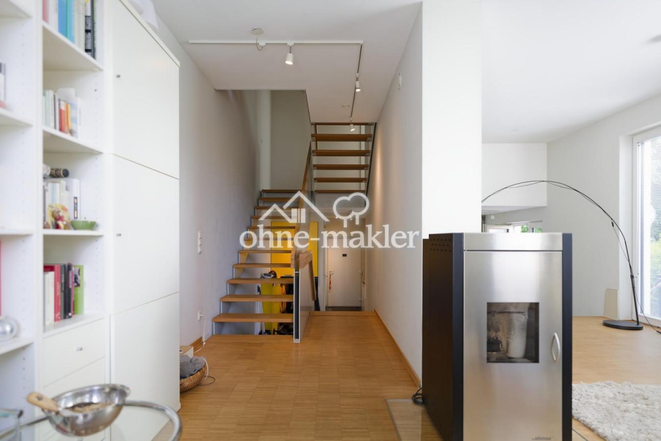 Flur und offenes Wohnzimmer EG