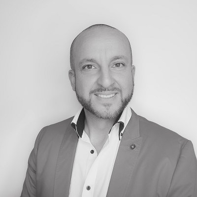 Herr Bayram Akca, Geschäftsinhaber