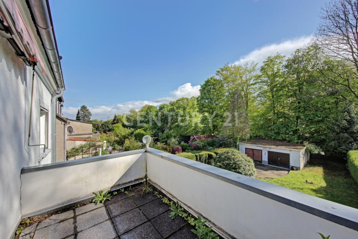 OG Balkon mit Blick in den Garten 