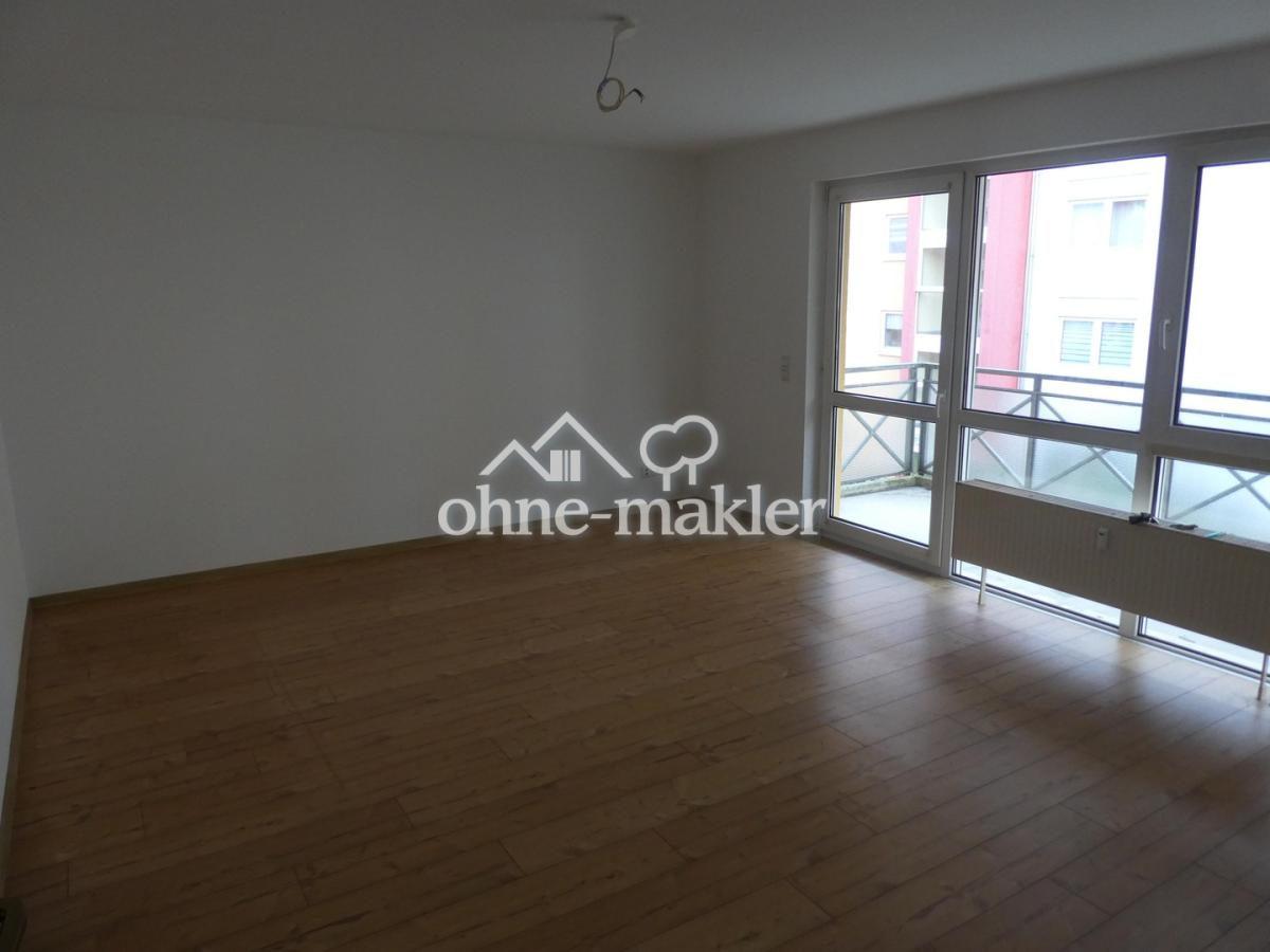 Wohnzimmer mit Balkon