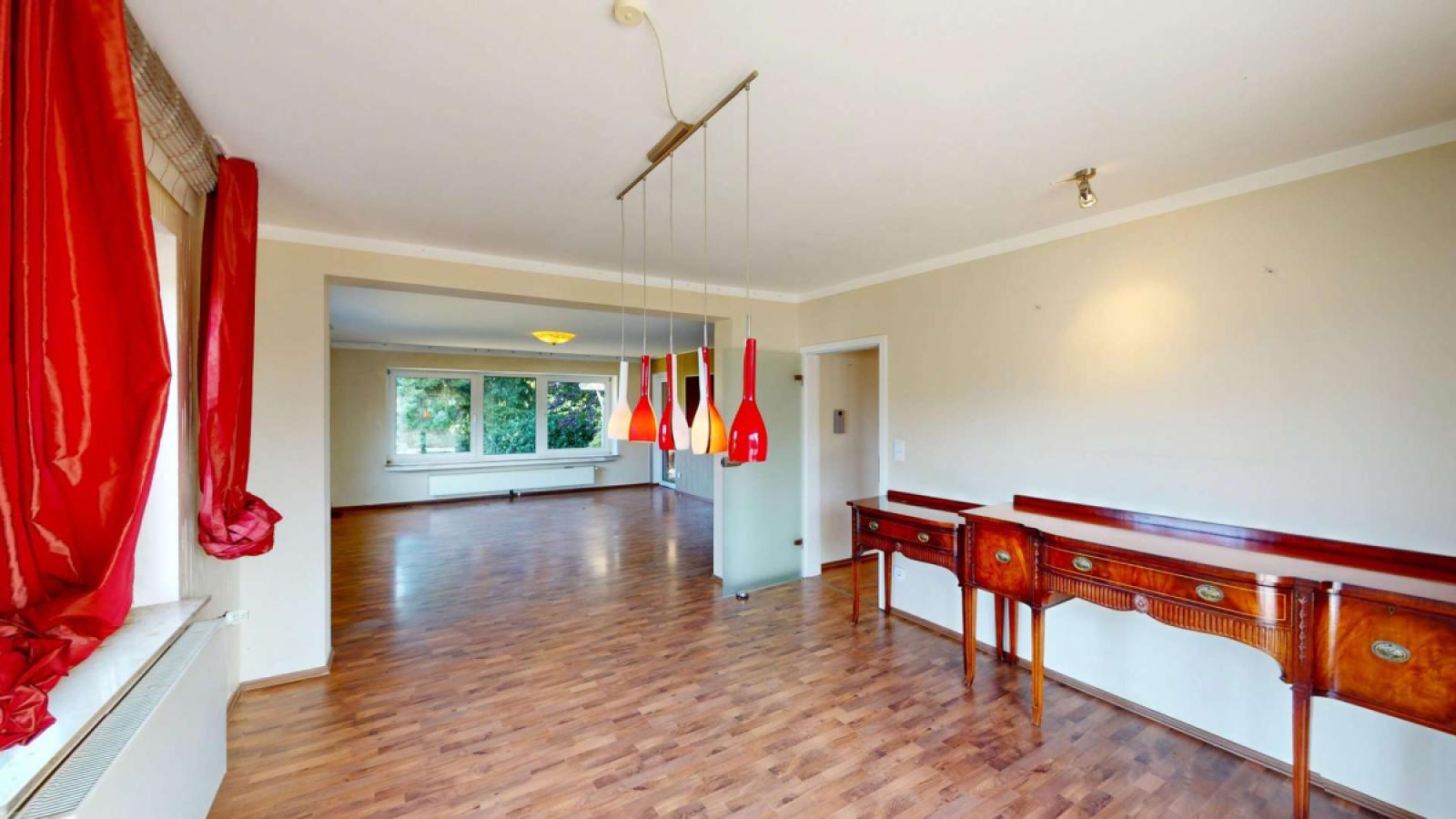 Wohnzimmer und Esszimmer EG