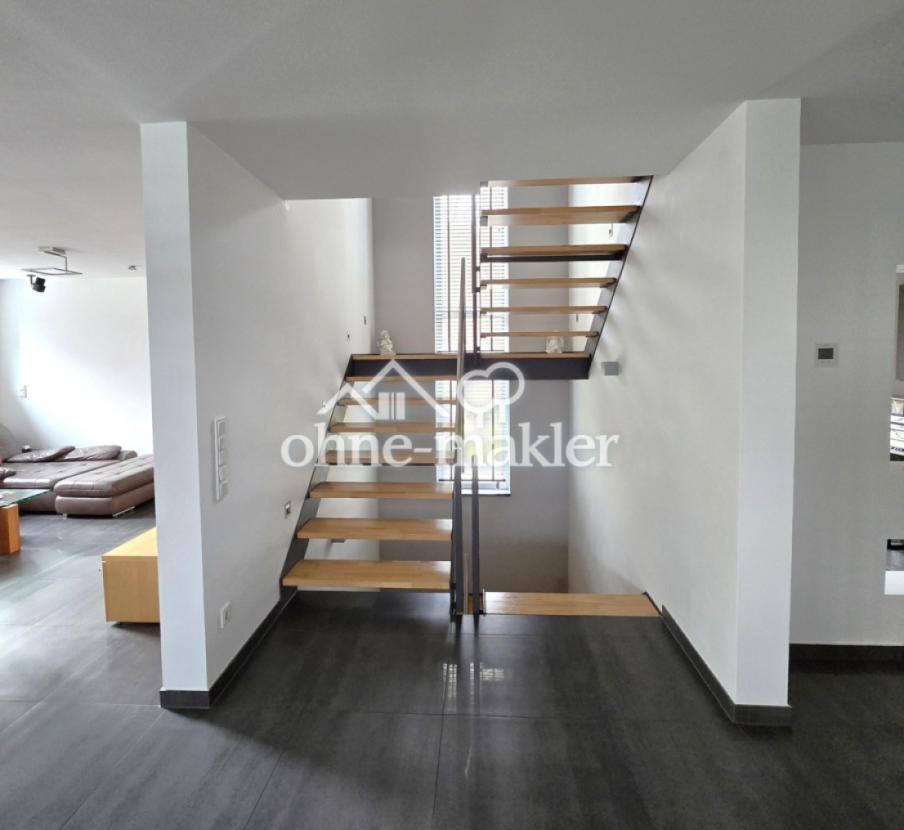 großzügiges Treppenhaus