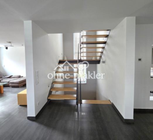 großzügiges Treppenhaus