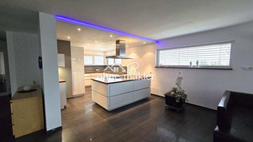 offene Küche mit Kochinsel