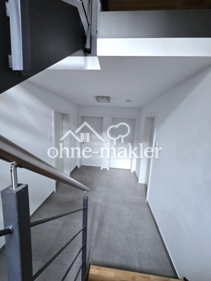 helles Treppenhaus Flure im UG