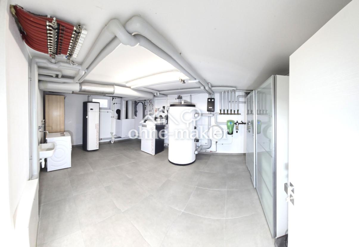 großzügige Technik-Waschraum