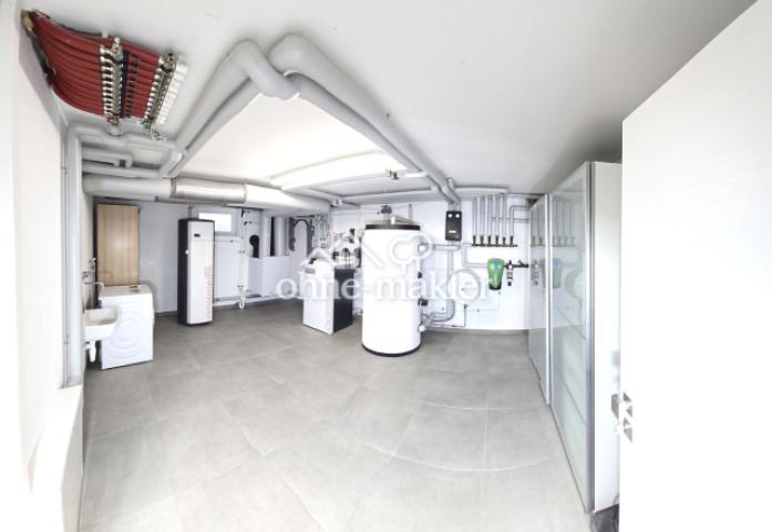 großzügige Technik-Waschraum