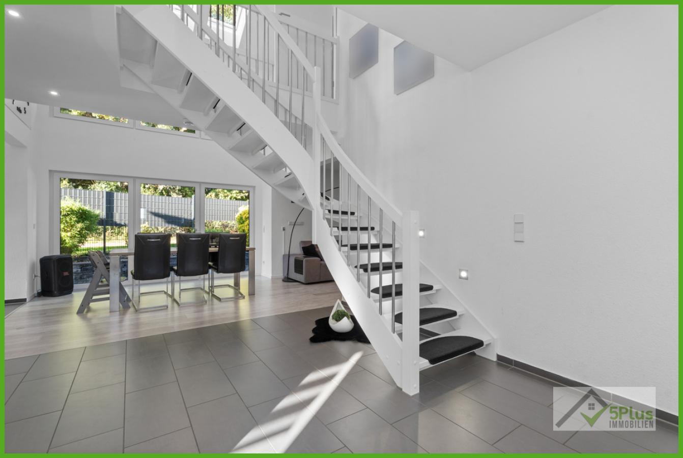 5Plus Immo Haus zum Kauf Inden/Altdorf Eingangsbereich