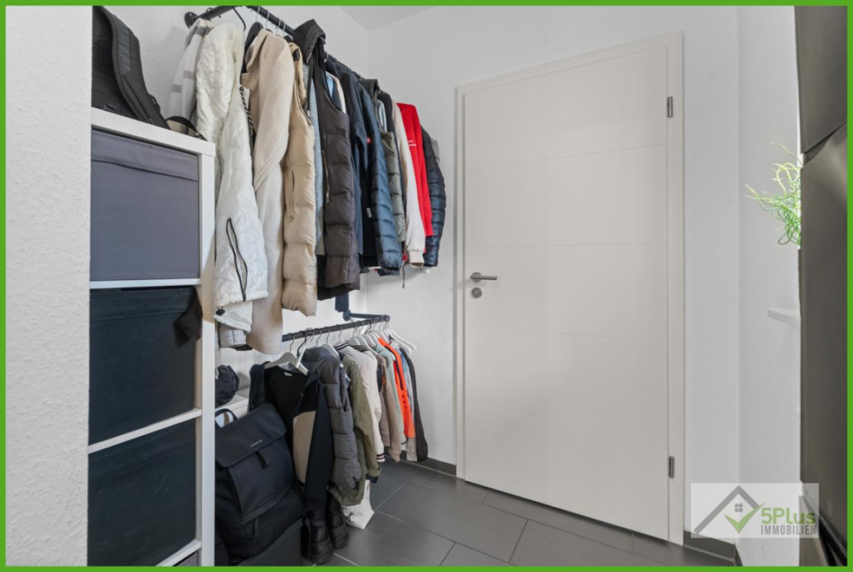 5Plus Immo Haus zum Kauf Inden/Altdorf Garderobe