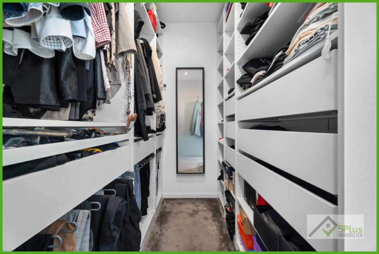 5Plus Immo Haus zum Kauf Inden/Altdorf begehbarer Kleiderschrank