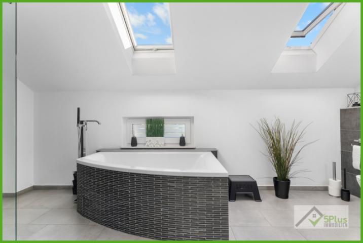 5Plus Immo Haus zum Kauf Inden/Altdorf Elternbadezimmer