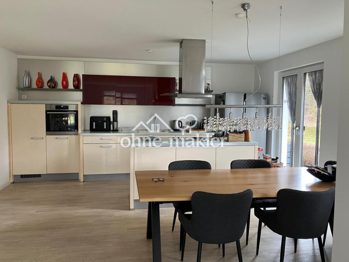 Küche mit Kochinsel 