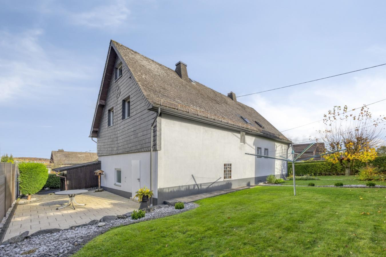 Haus und Garten seitlich / rückwärtig