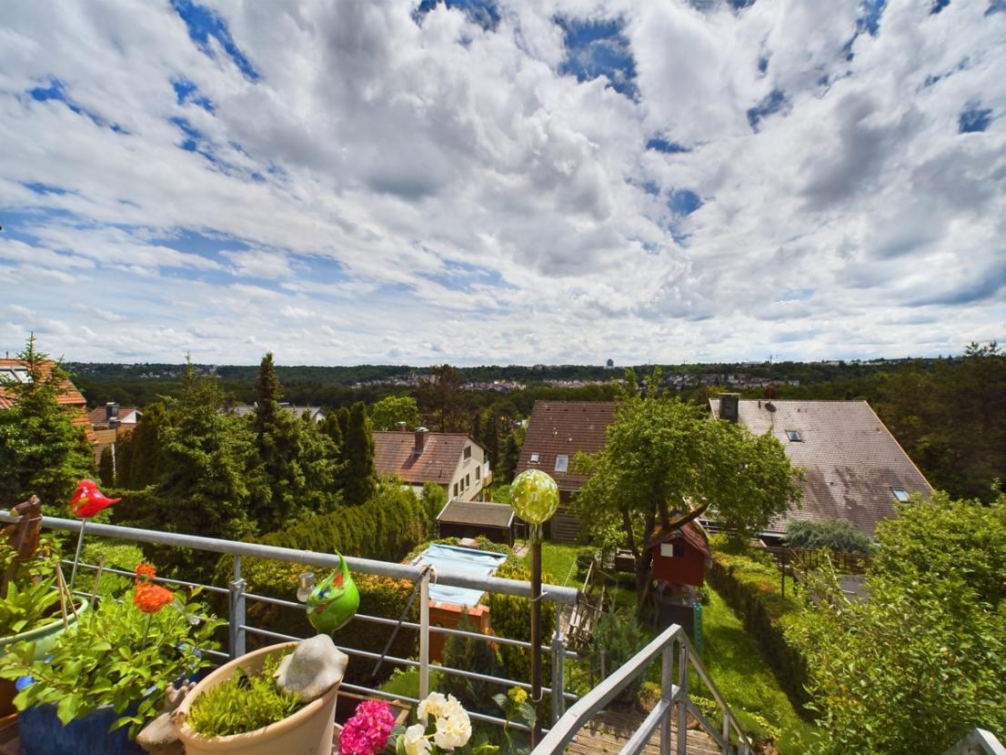 Balkon mit Blick in den Garten