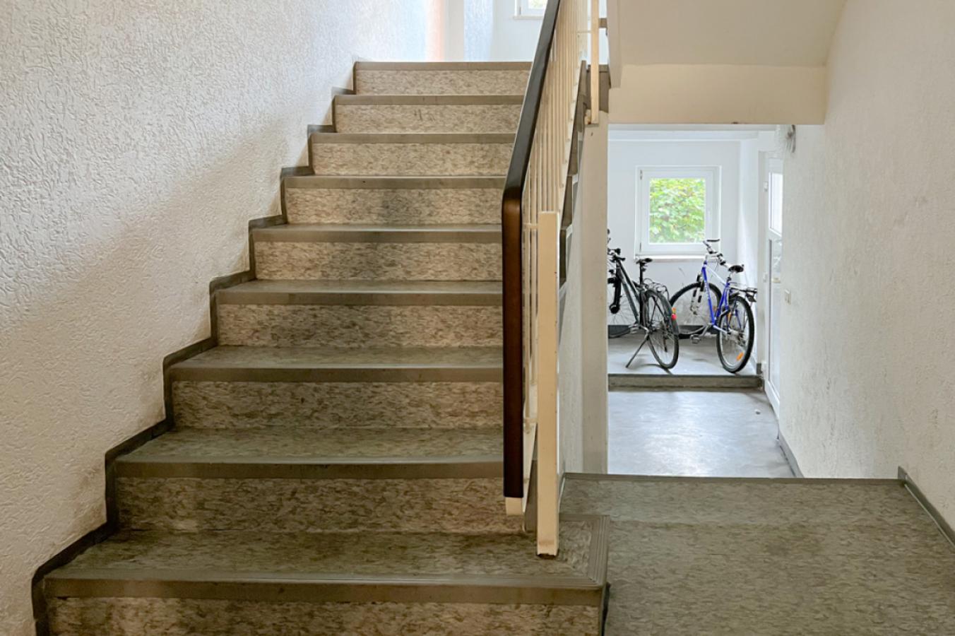 Treppenhaus und Fahrradraum