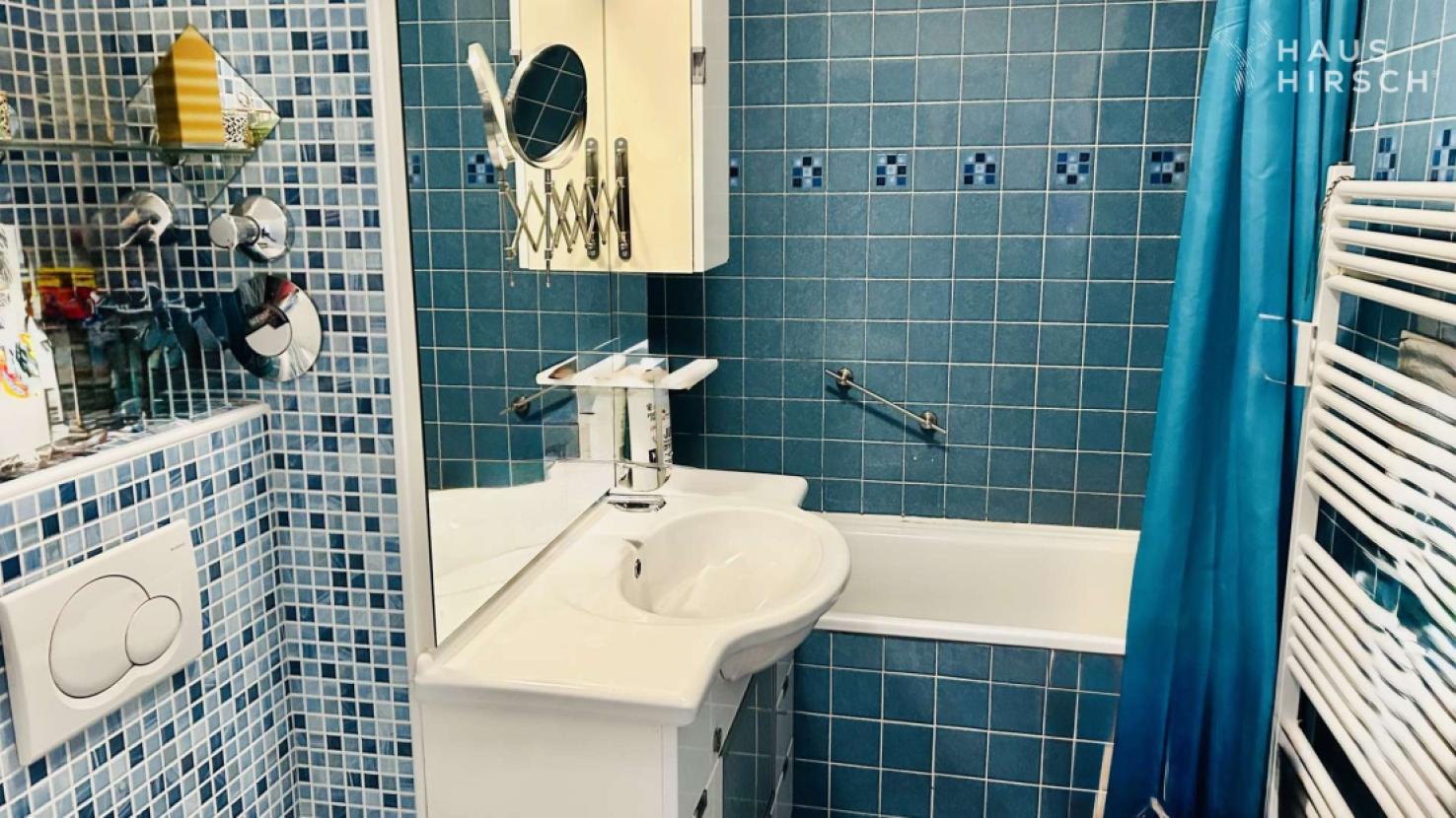 Badezimmer mit Wanne