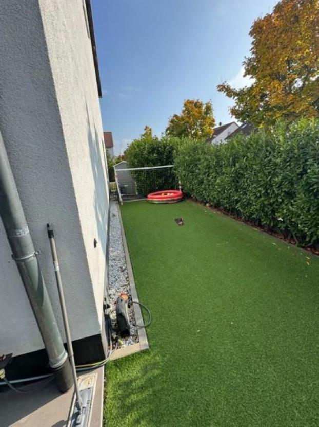 15 Garten und Spielbereich an Giebelseite