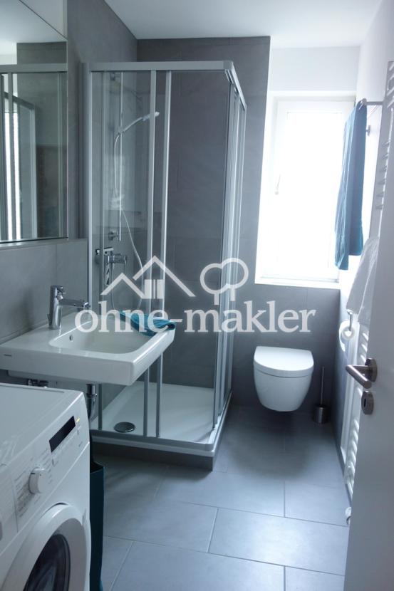 Badezimmer mit Fenster