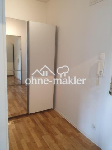 Spiegelschrank im Flur