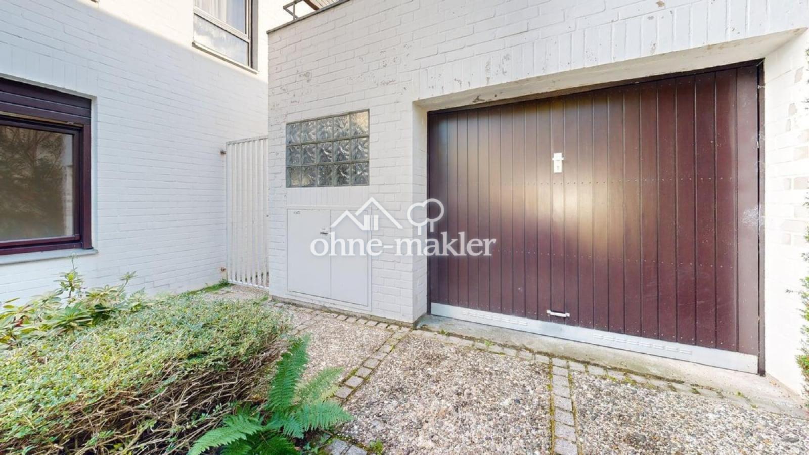 Stellplatz und Garage