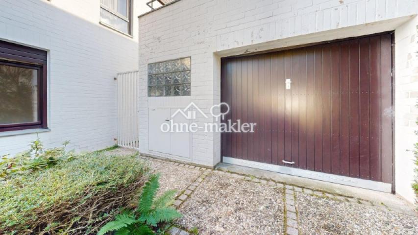 Stellplatz und Garage