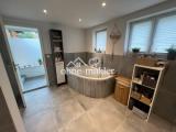 EG Bad mit Wanne und Dusche