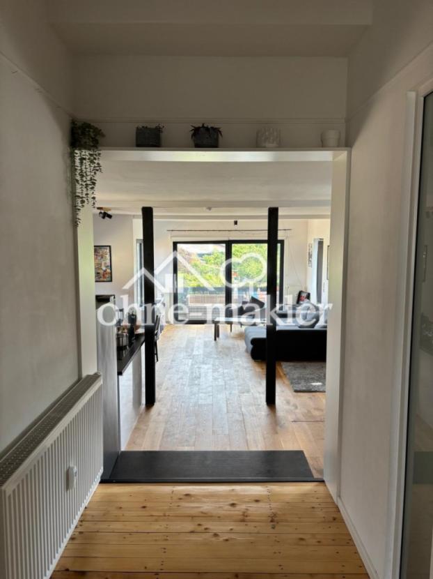 Blick in Wohn- Esszimmer