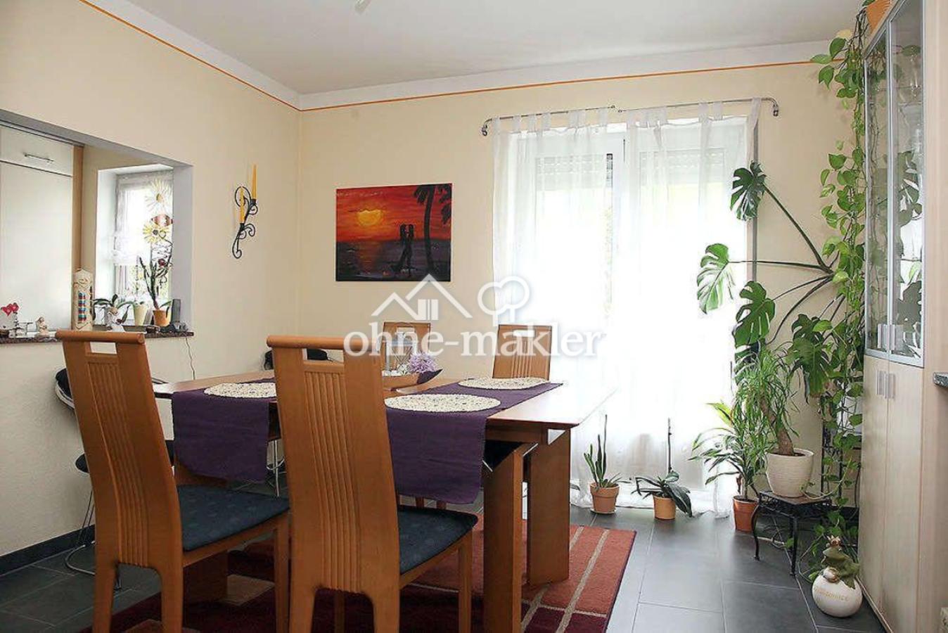 Esszimmer mit Durchreiche