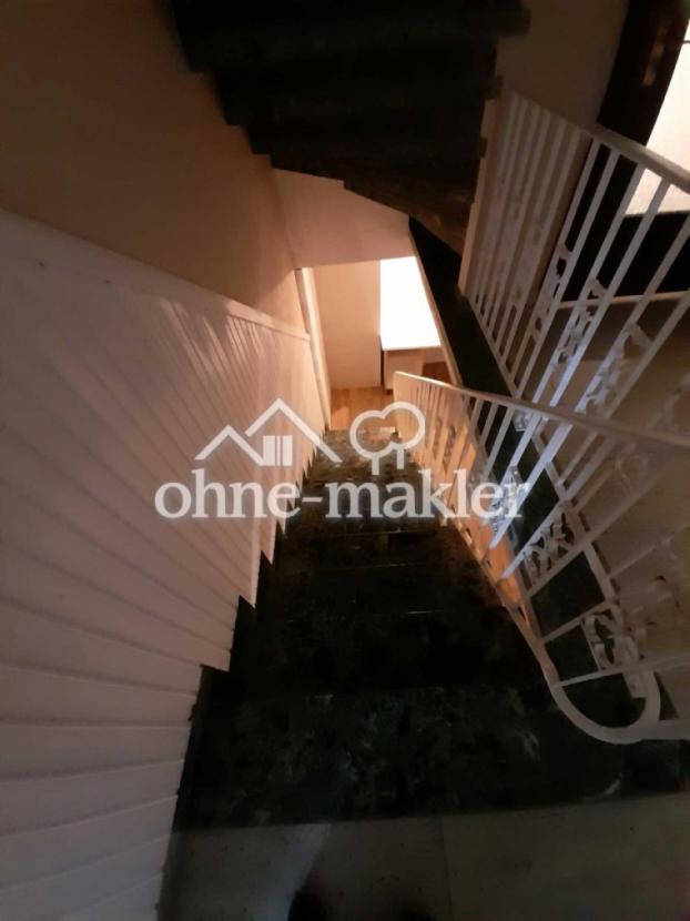 EG Treppe zum Keller