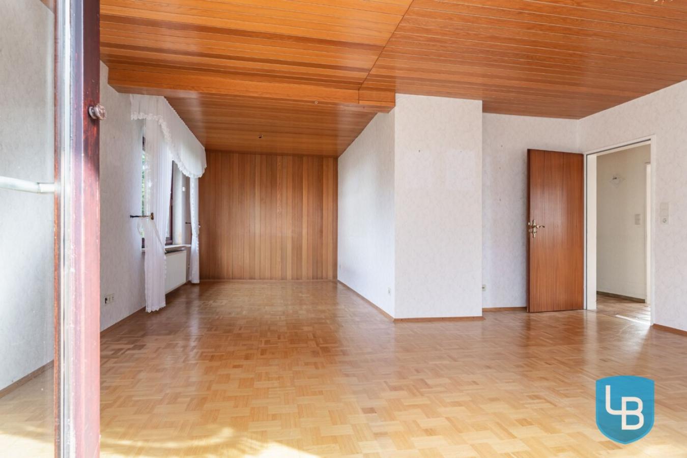 Großes lichtdurchflutetes Wohnzimmer...