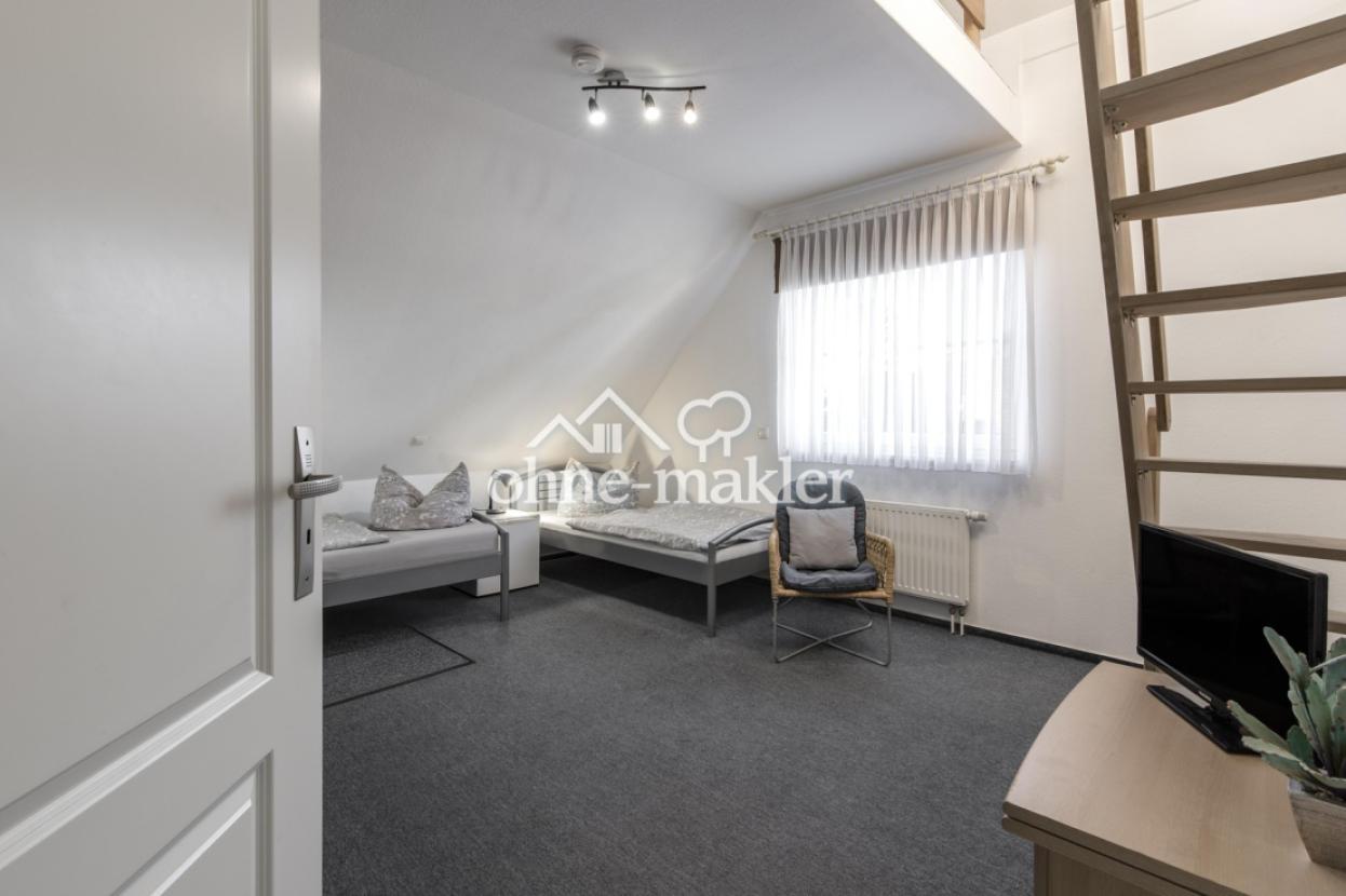 1.Schlafzimmer Aufgang zum DG