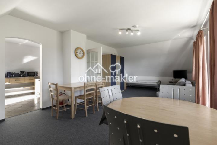 Wohnzimmer direkt zum Balkon