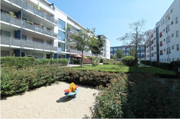 Park/Spielplatz vor der Tür