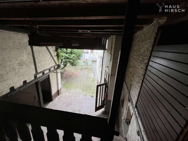 Sicht vom Anbau auf Hof