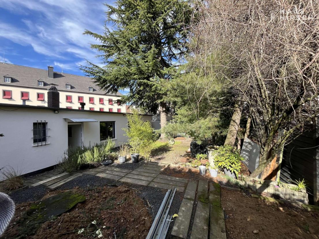 Garten Blick auf Eingang WHG