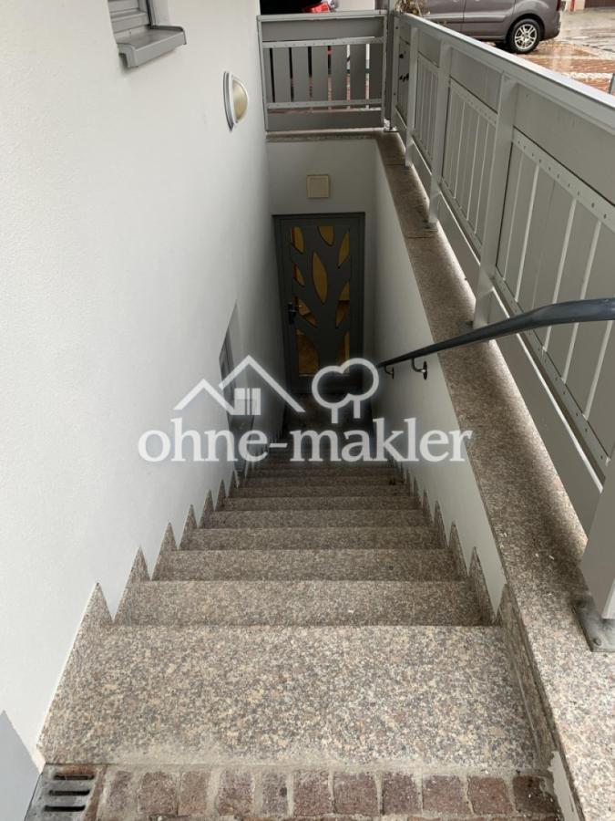 Außentreppe m. Eingang Gewerbe