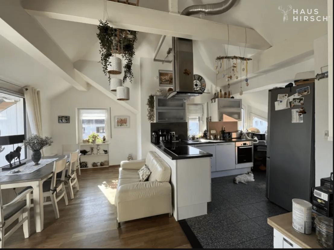 Küche, Essplatz, eingerichtet