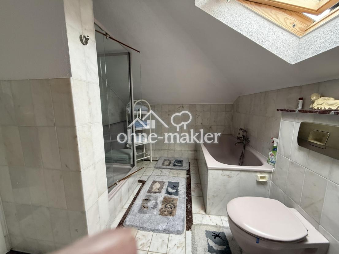 Bad in Dachgeschoßwohnung 