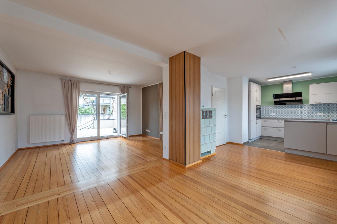 Wohn- und Essbereich mit offener Küche