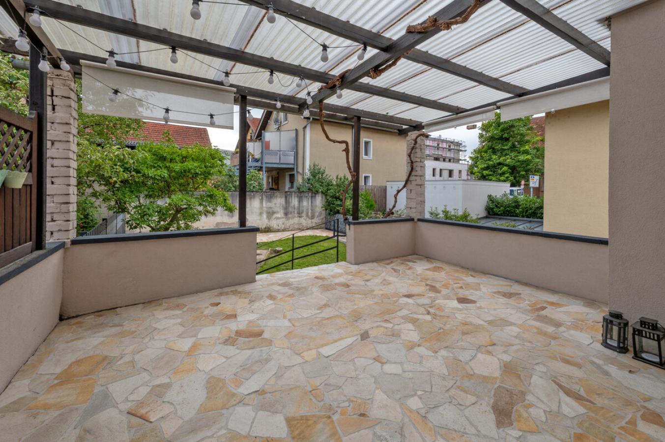 überdachte Terrasse