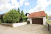 Zufahrt mit Garage