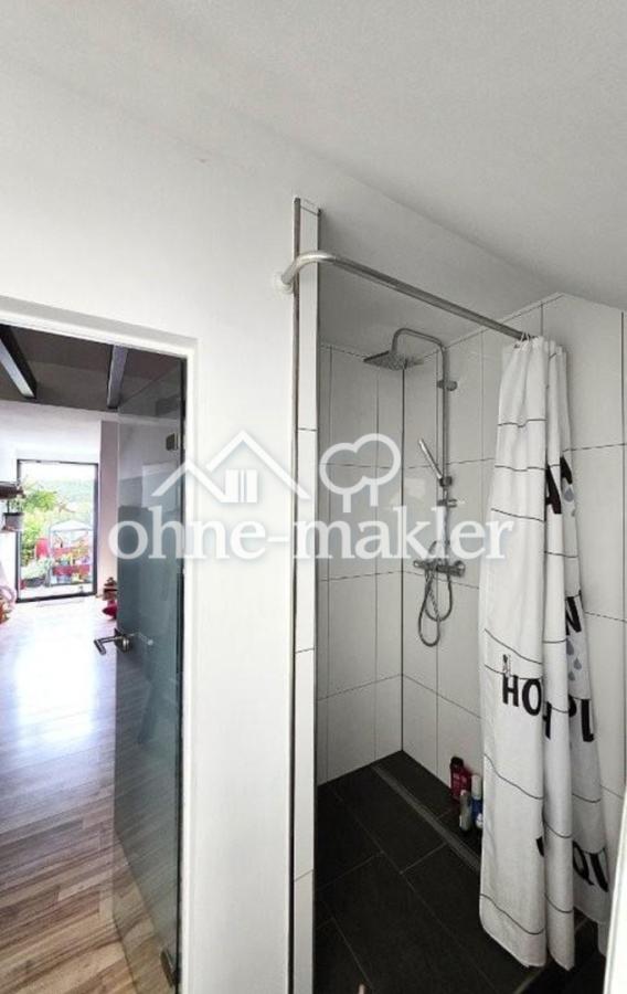 Bad mit Blick ins KZ