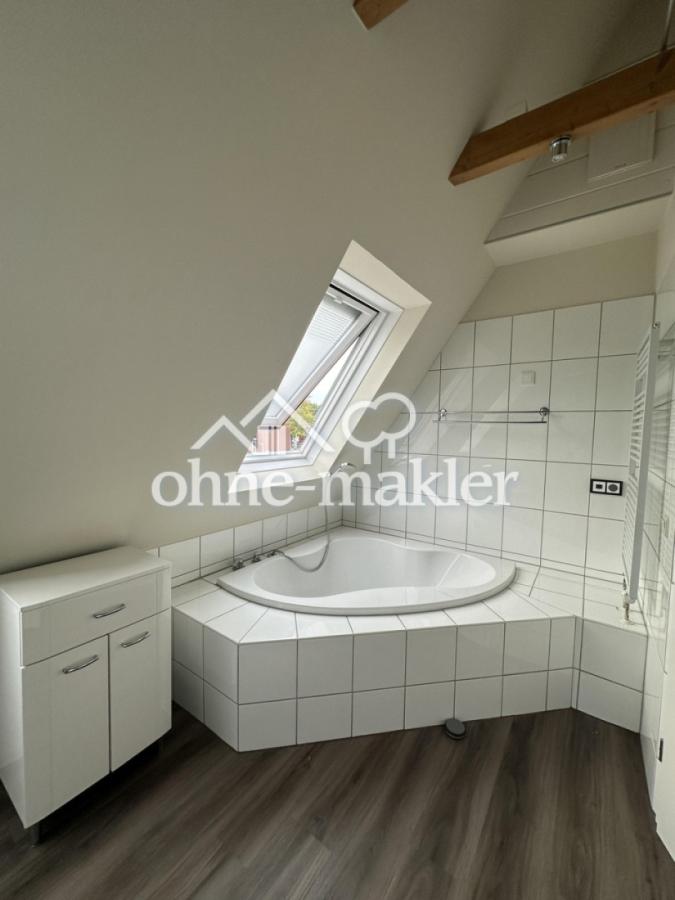 Eckbadewanne im Obergeschoss