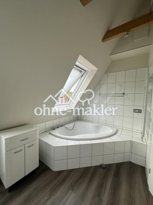 Eckbadewanne im Obergeschoss