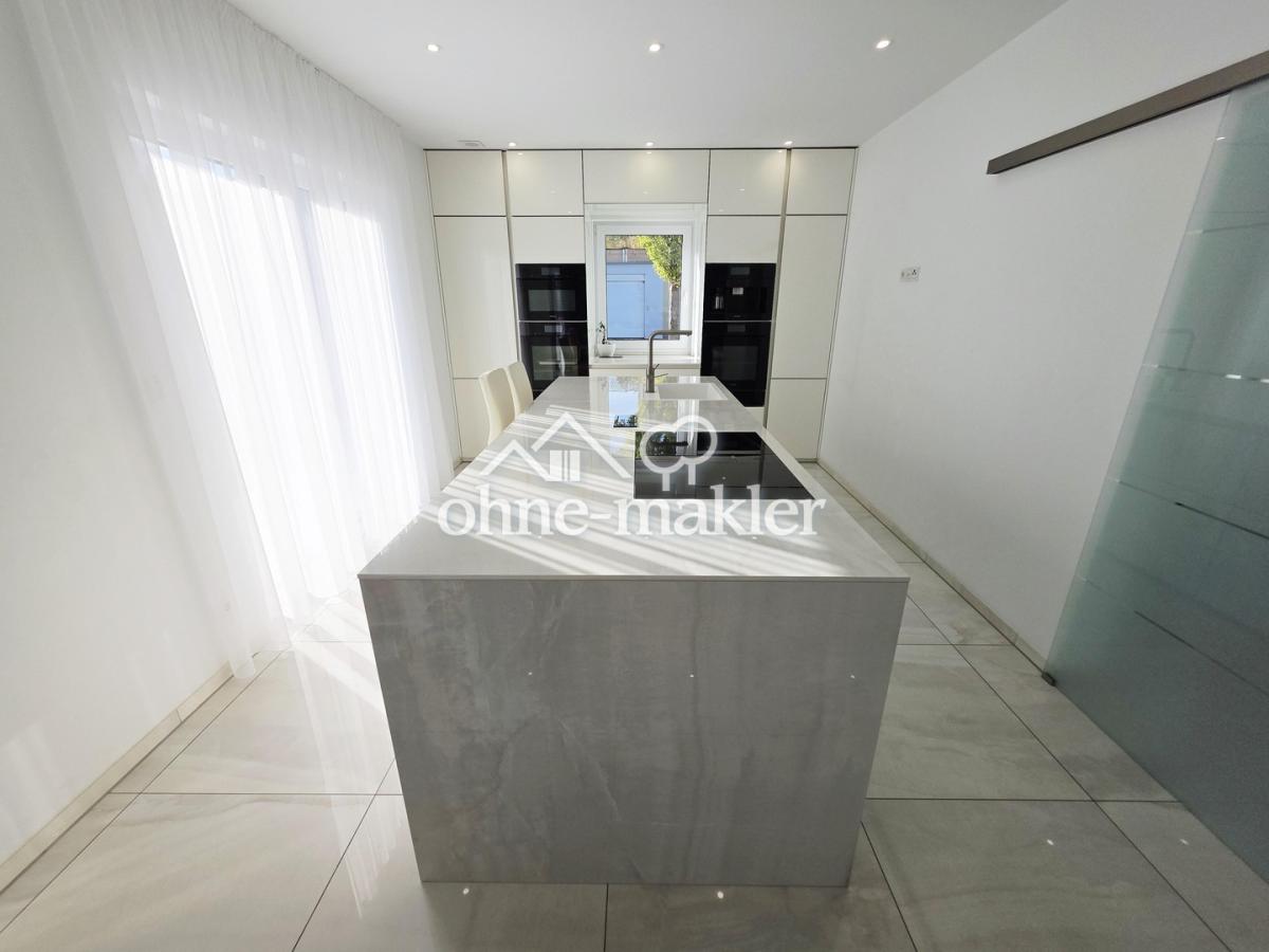 Küche mit Kochinsel