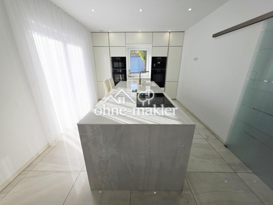 Küche mit Kochinsel