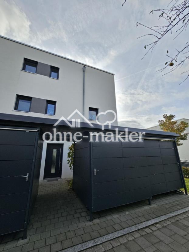 Haustür & Fahrradschuppen