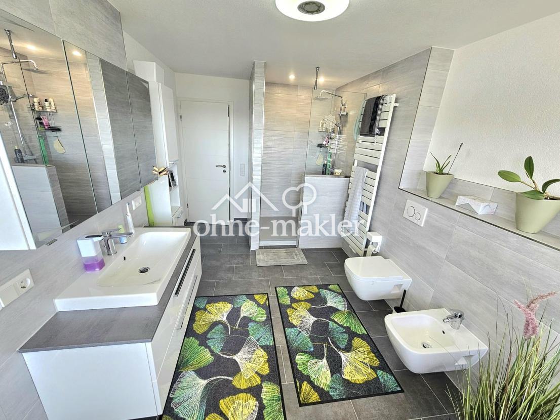 XXL Bad mit Badewanne