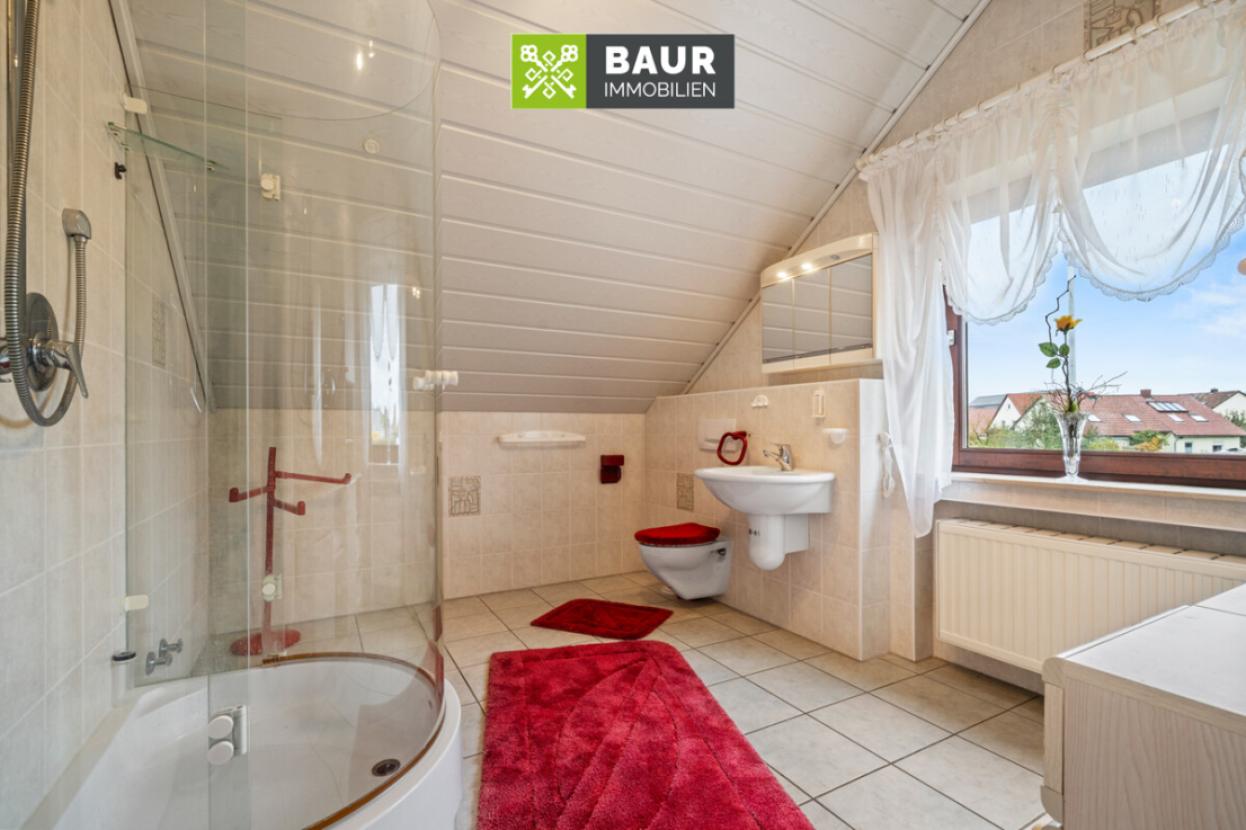 Duschbadezimmer im DG